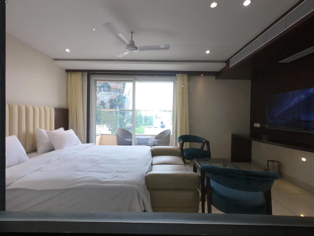 Hotel The Bellevue Indore Exterior photo