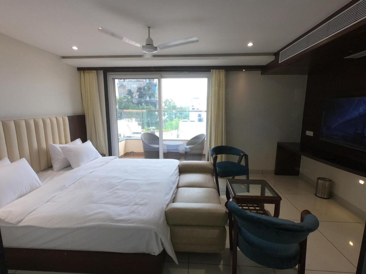 Hotel The Bellevue Indore Exterior photo